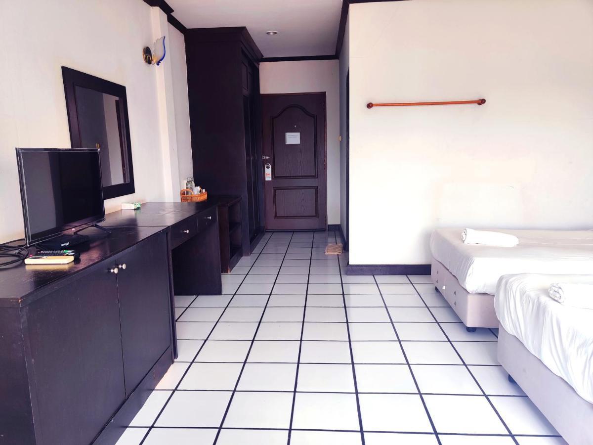 Thong Paeka Hotel Prasat Extérieur photo