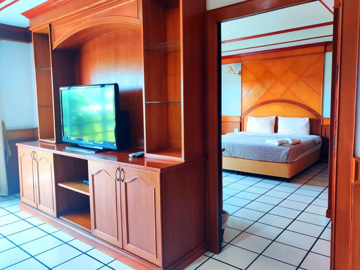 Thong Paeka Hotel Prasat Extérieur photo