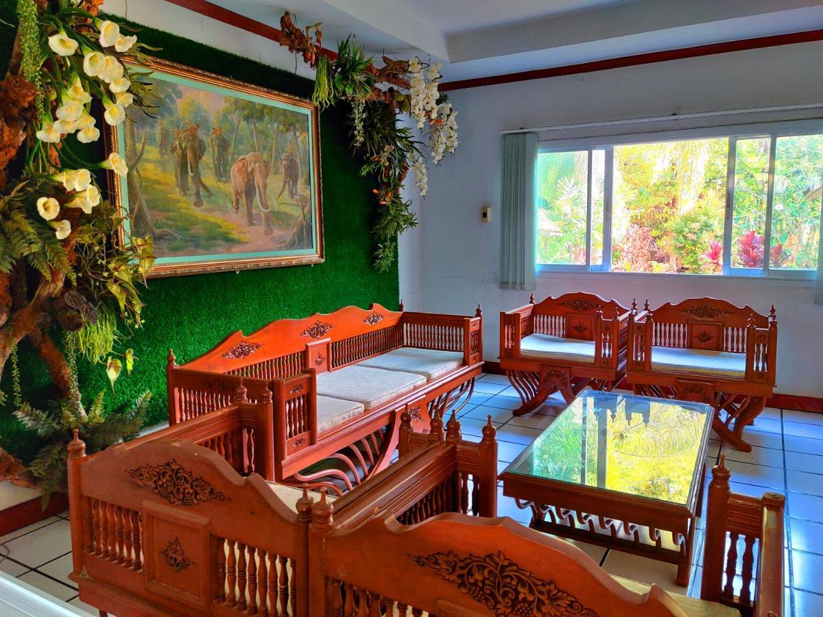 Thong Paeka Hotel Prasat Extérieur photo