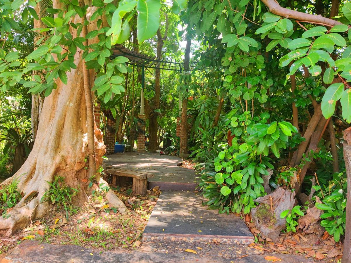 Thong Paeka Hotel Prasat Extérieur photo