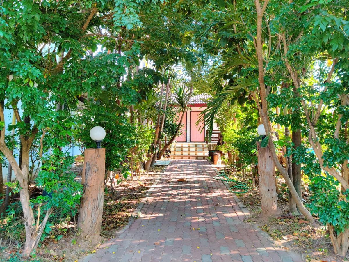 Thong Paeka Hotel Prasat Extérieur photo