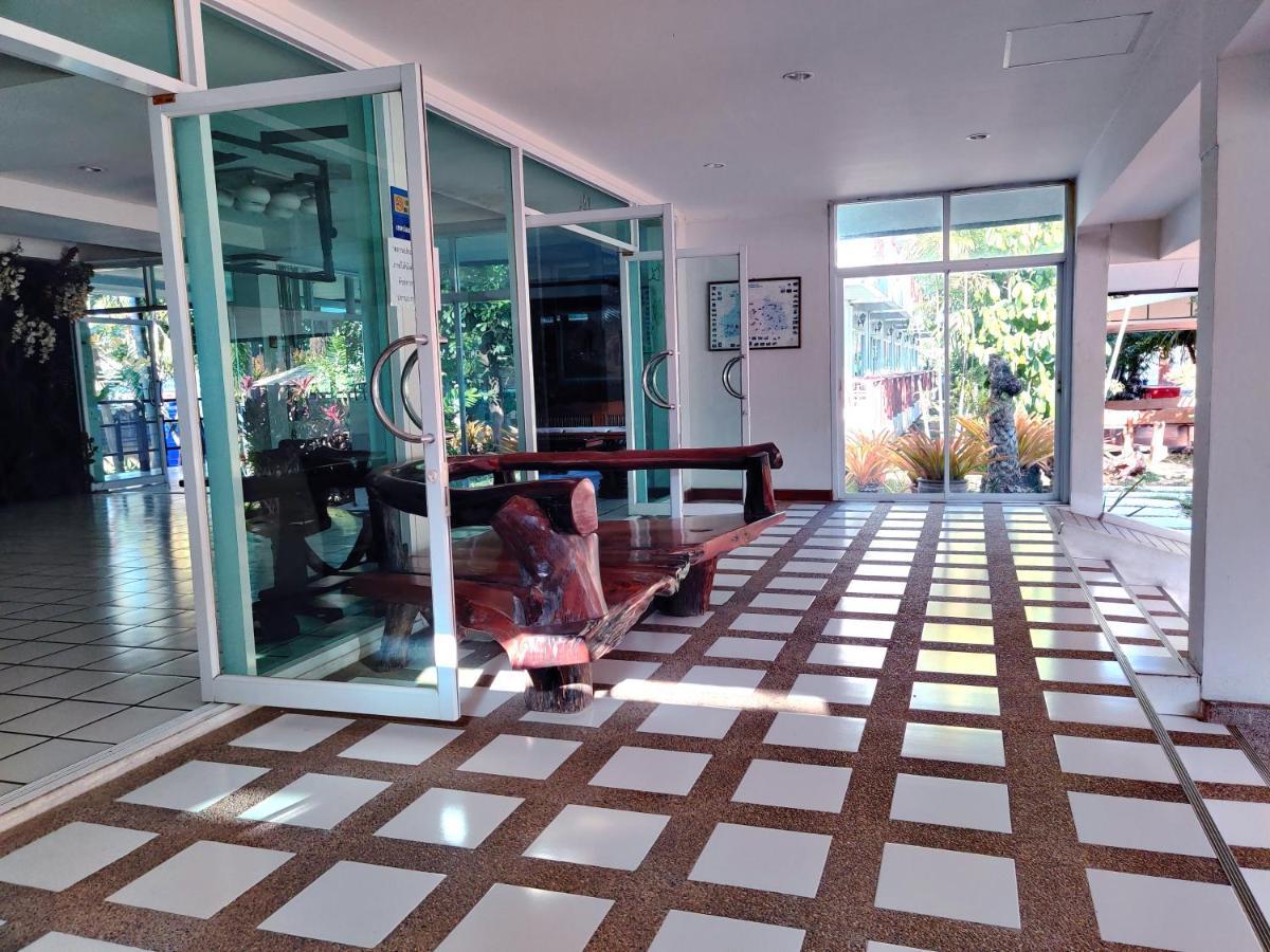 Thong Paeka Hotel Prasat Extérieur photo