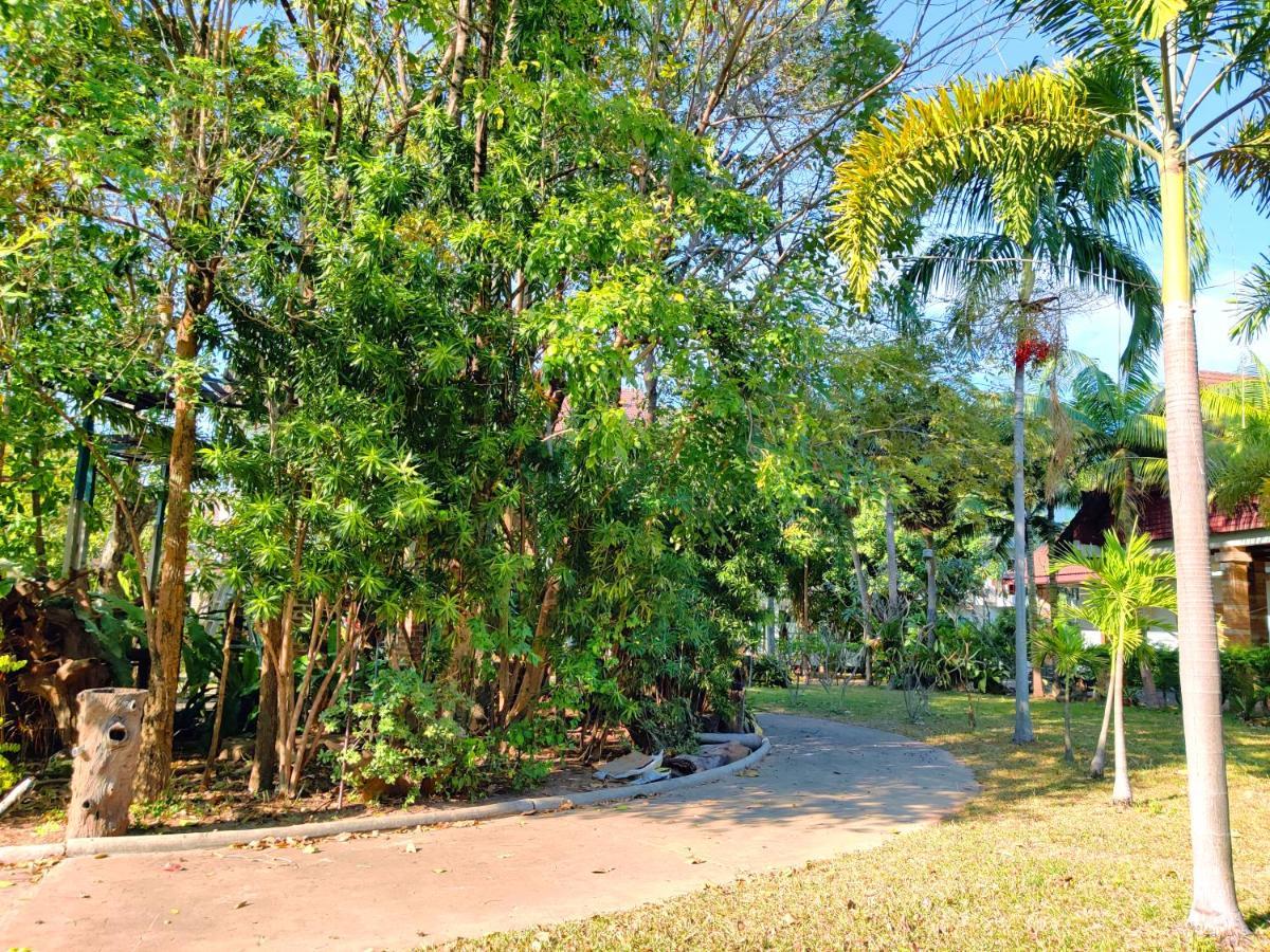 Thong Paeka Hotel Prasat Extérieur photo