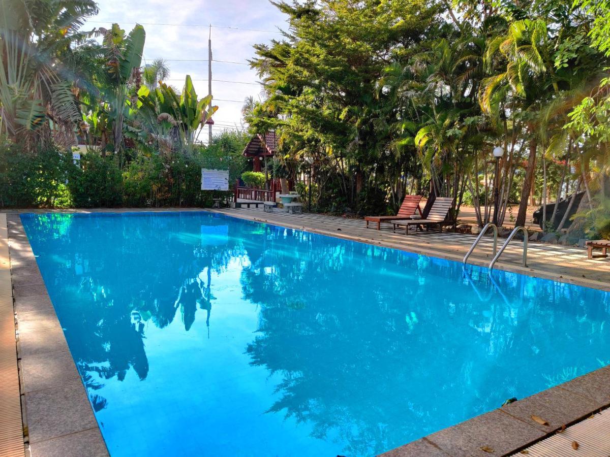 Thong Paeka Hotel Prasat Extérieur photo