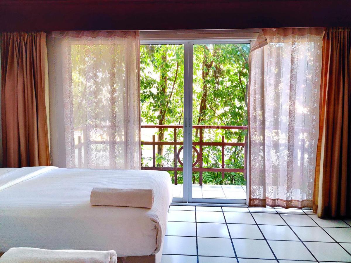 Thong Paeka Hotel Prasat Extérieur photo