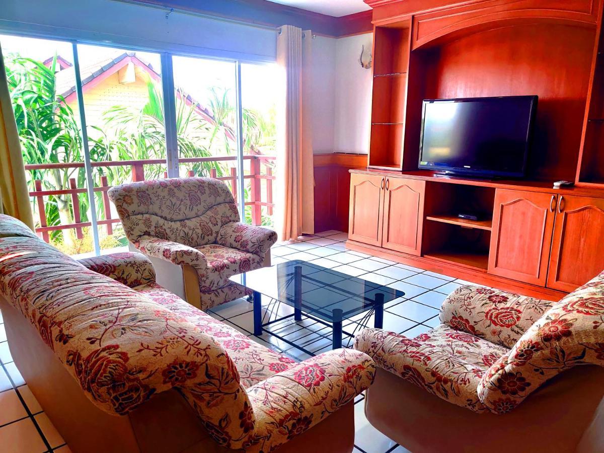 Thong Paeka Hotel Prasat Extérieur photo