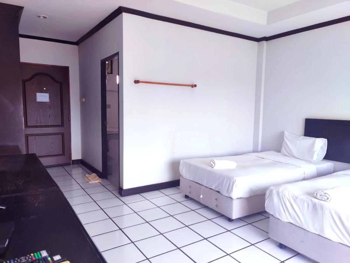 Thong Paeka Hotel Prasat Extérieur photo