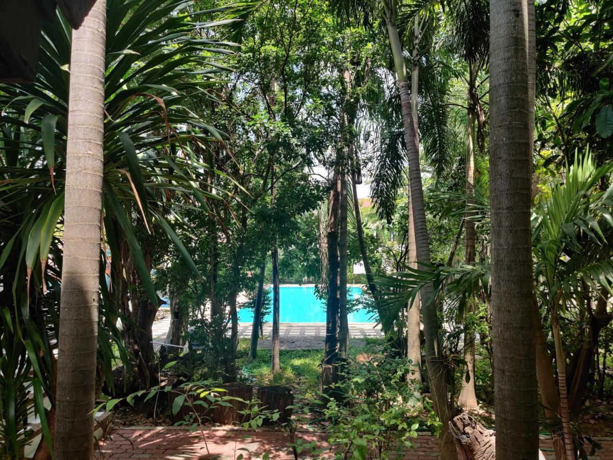 Thong Paeka Hotel Prasat Extérieur photo