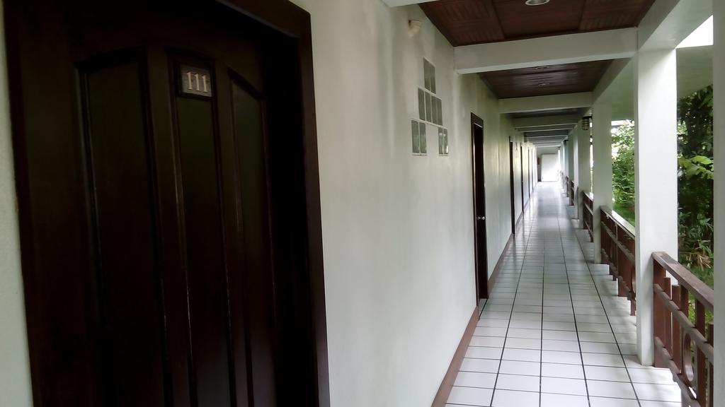 Thong Paeka Hotel Prasat Extérieur photo