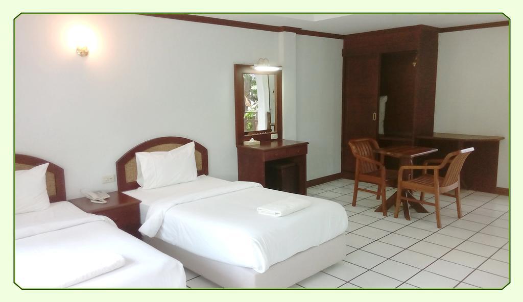 Thong Paeka Hotel Prasat Chambre photo