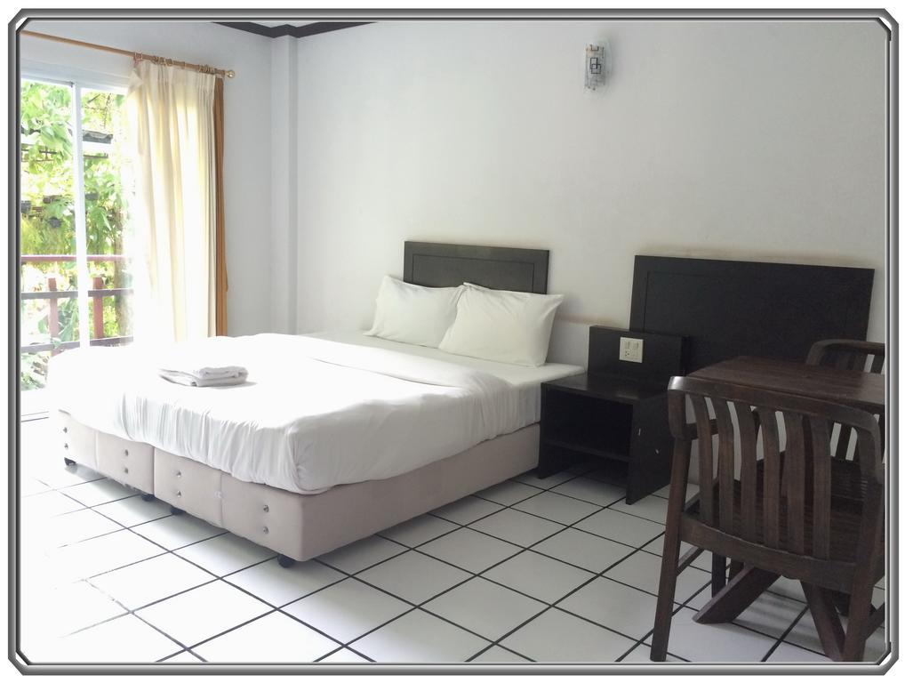 Thong Paeka Hotel Prasat Chambre photo