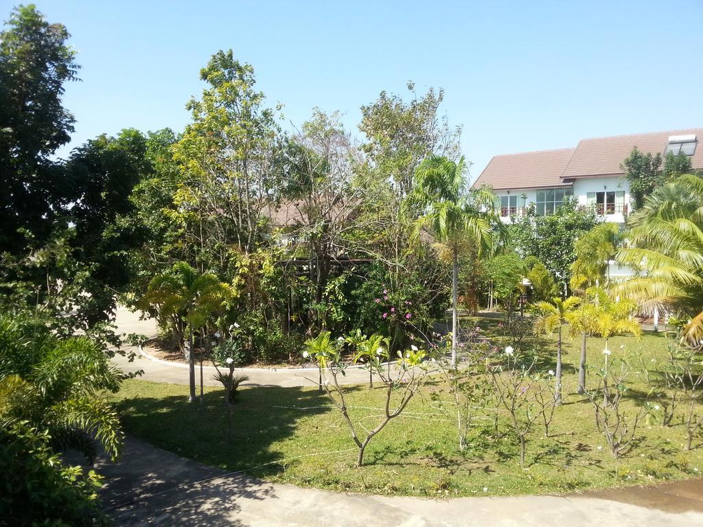 Thong Paeka Hotel Prasat Extérieur photo