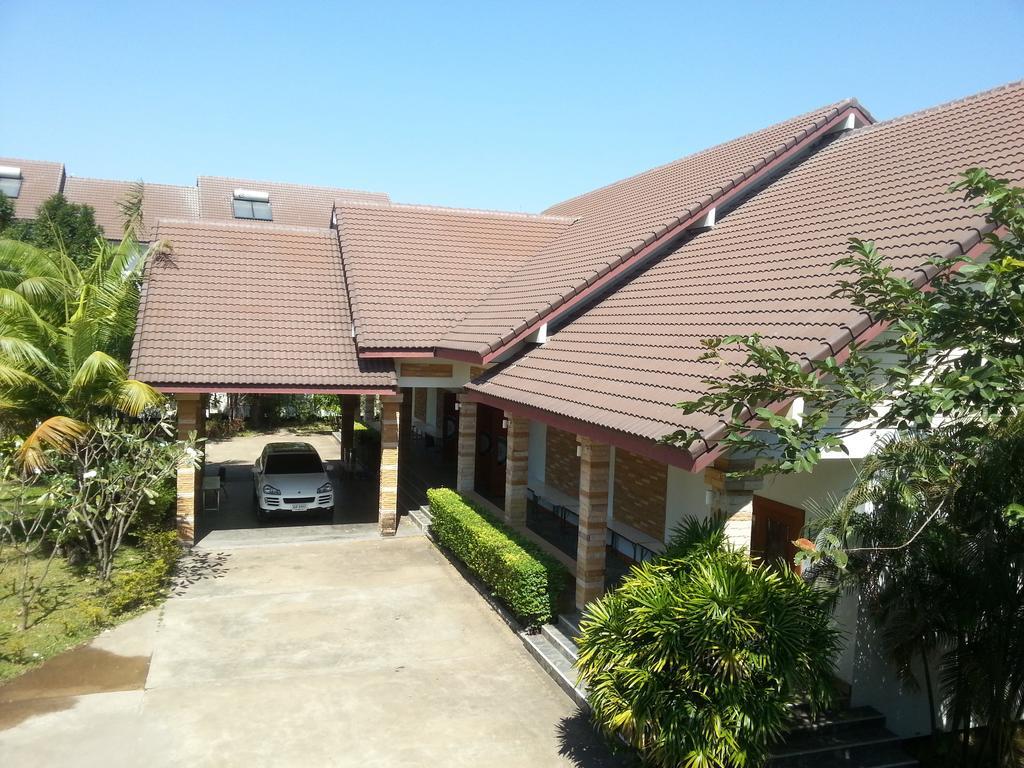 Thong Paeka Hotel Prasat Extérieur photo