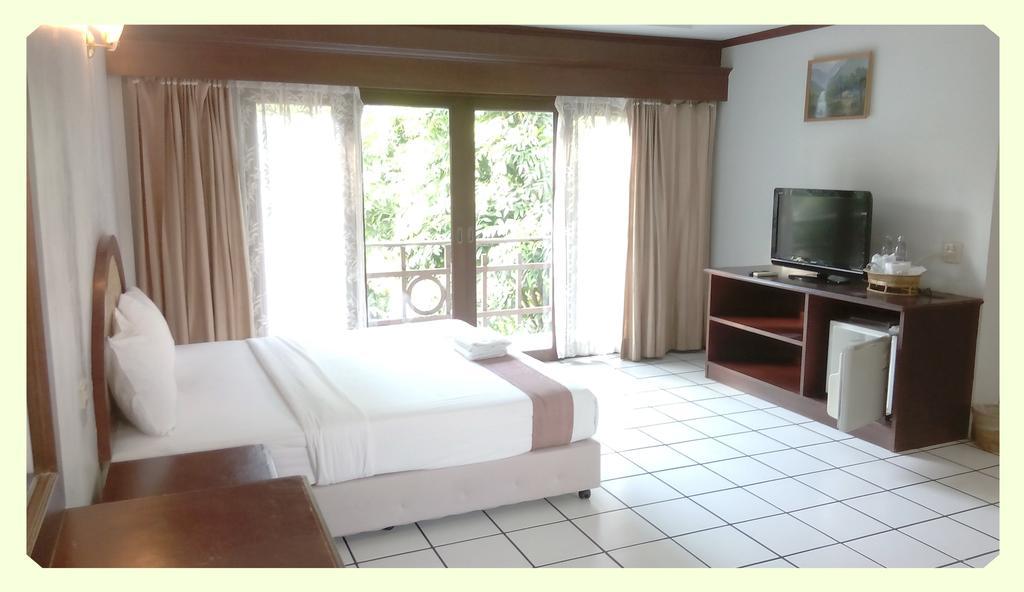 Thong Paeka Hotel Prasat Chambre photo