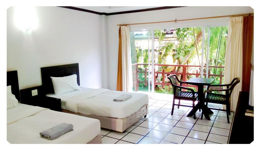 Thong Paeka Hotel Prasat Chambre photo