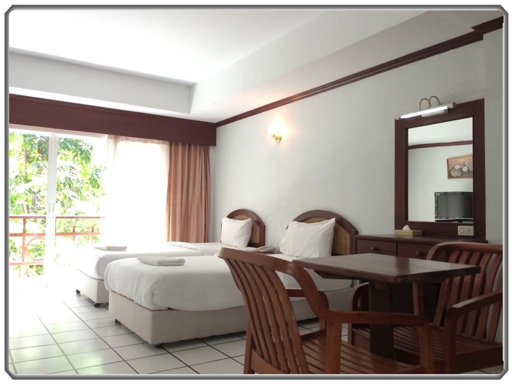 Thong Paeka Hotel Prasat Chambre photo
