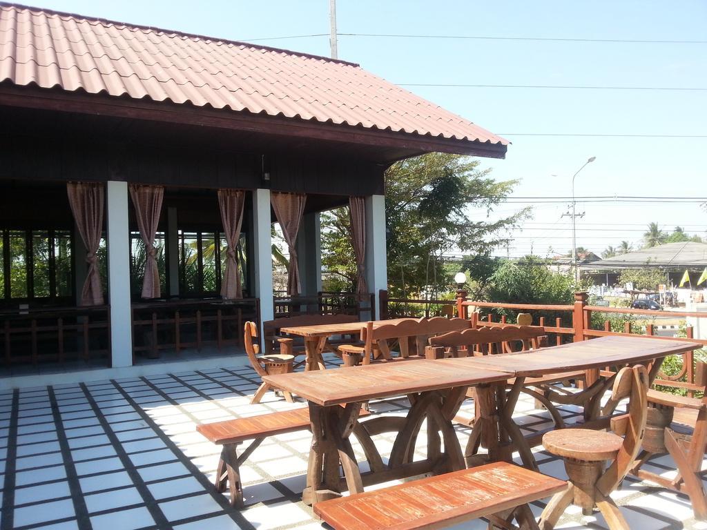 Thong Paeka Hotel Prasat Extérieur photo