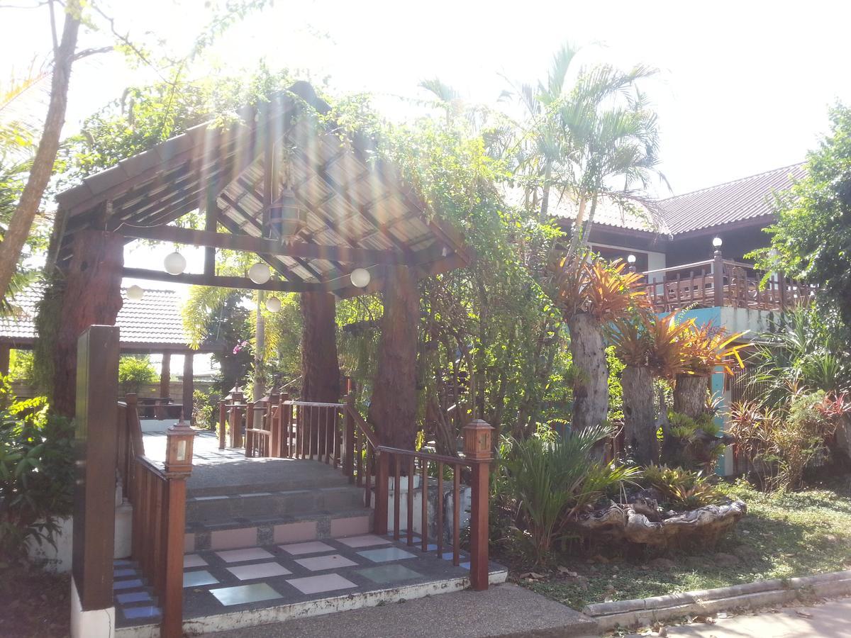 Thong Paeka Hotel Prasat Extérieur photo