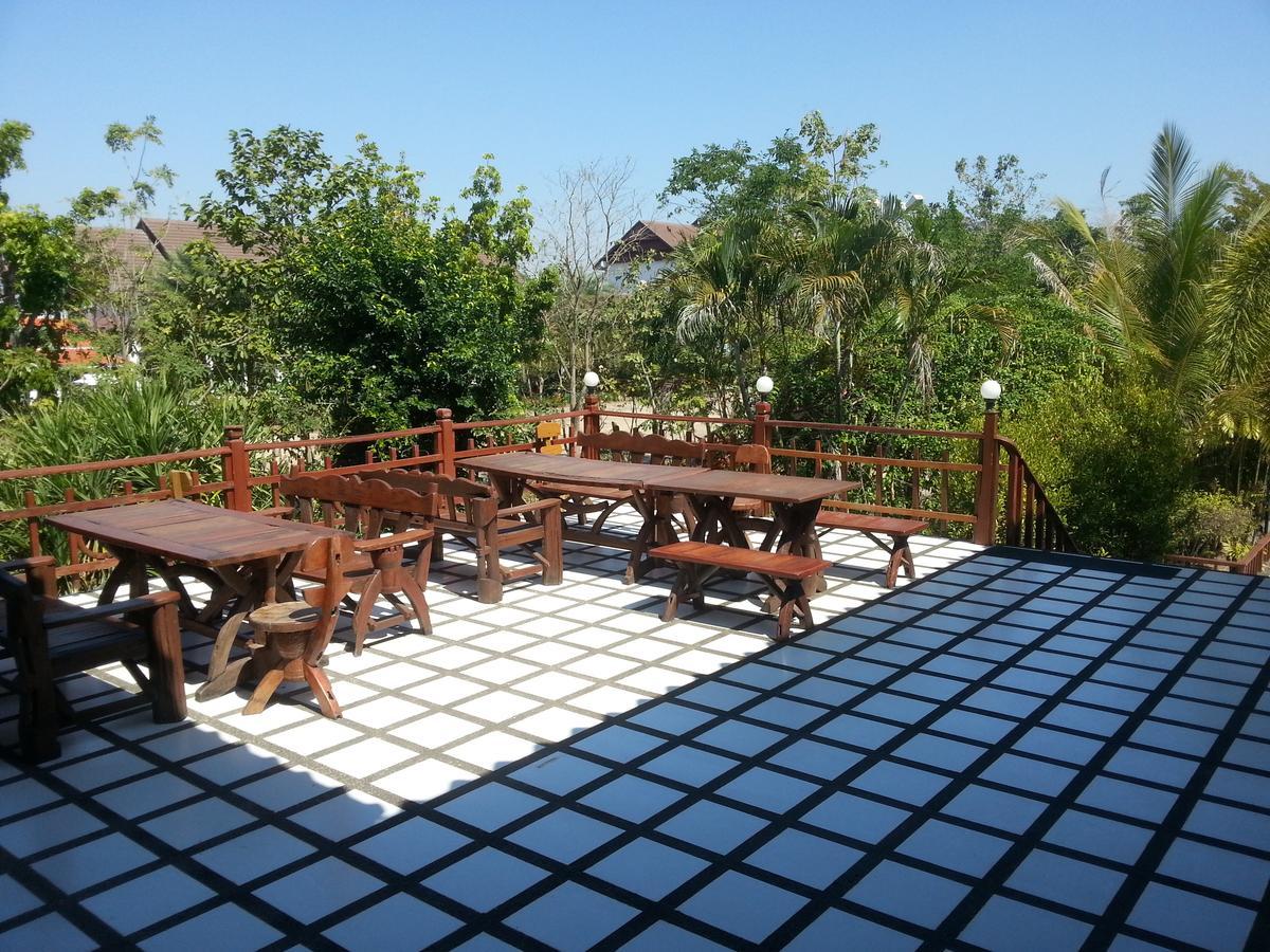 Thong Paeka Hotel Prasat Extérieur photo