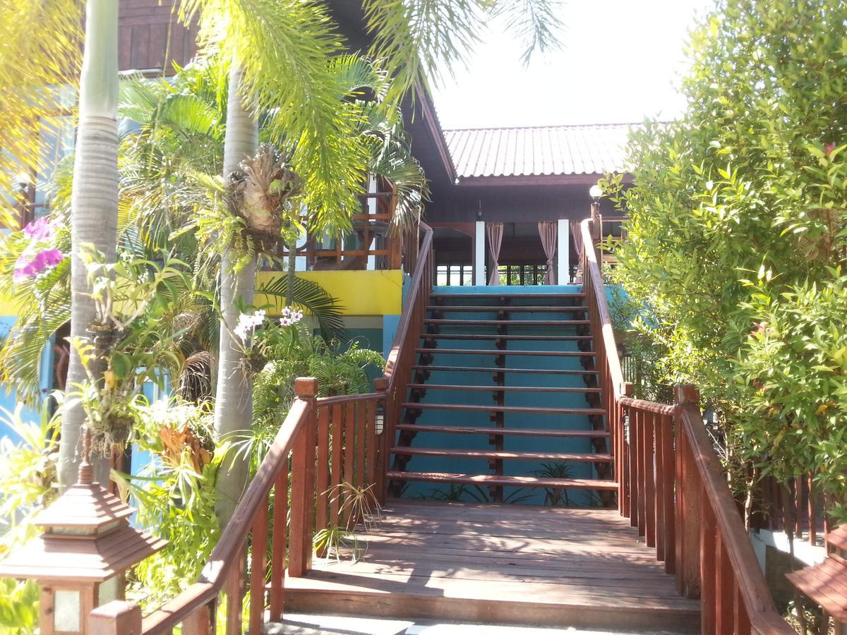 Thong Paeka Hotel Prasat Extérieur photo